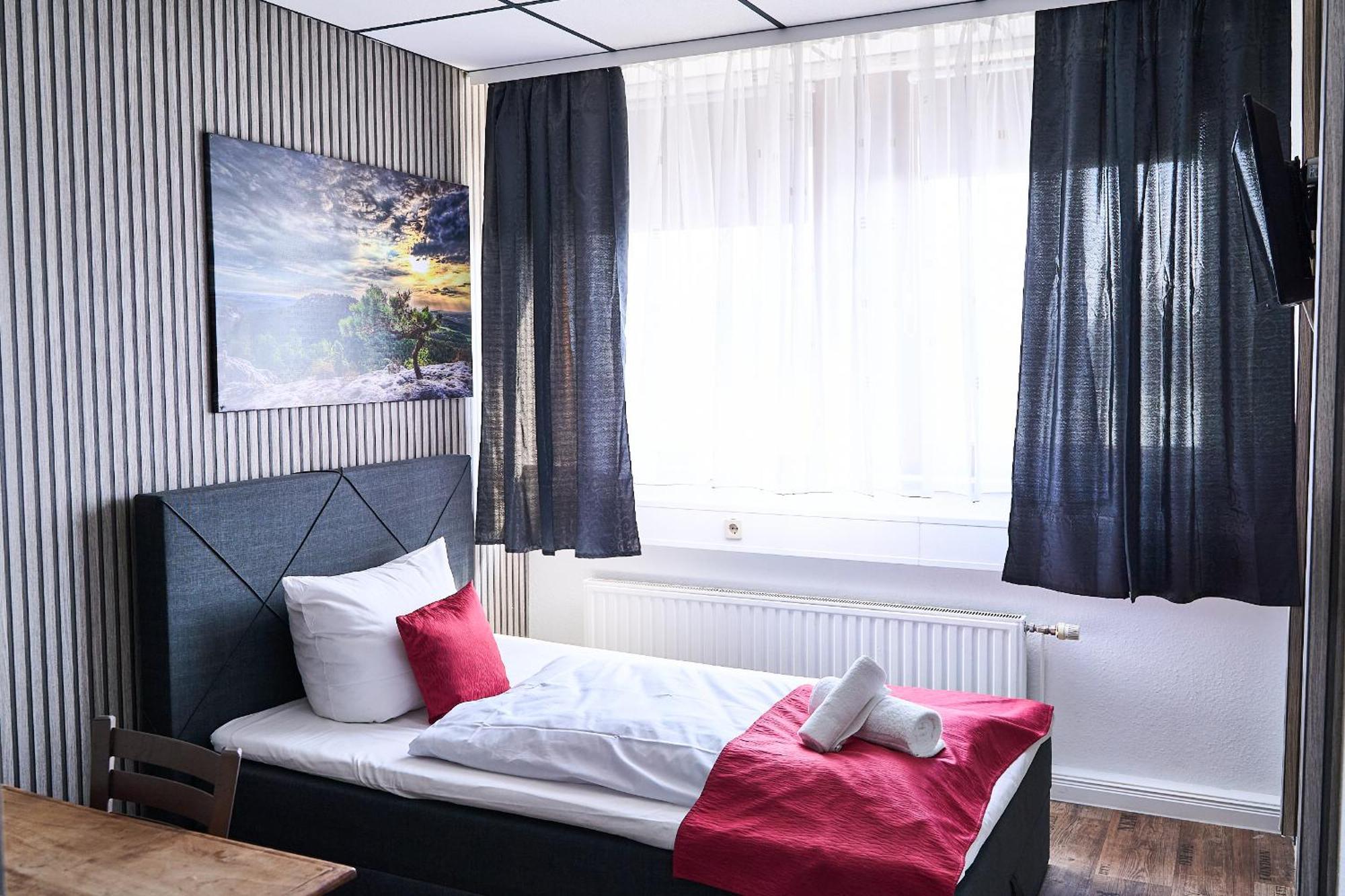 Hotel Maximo Pinneberg Bagian luar foto