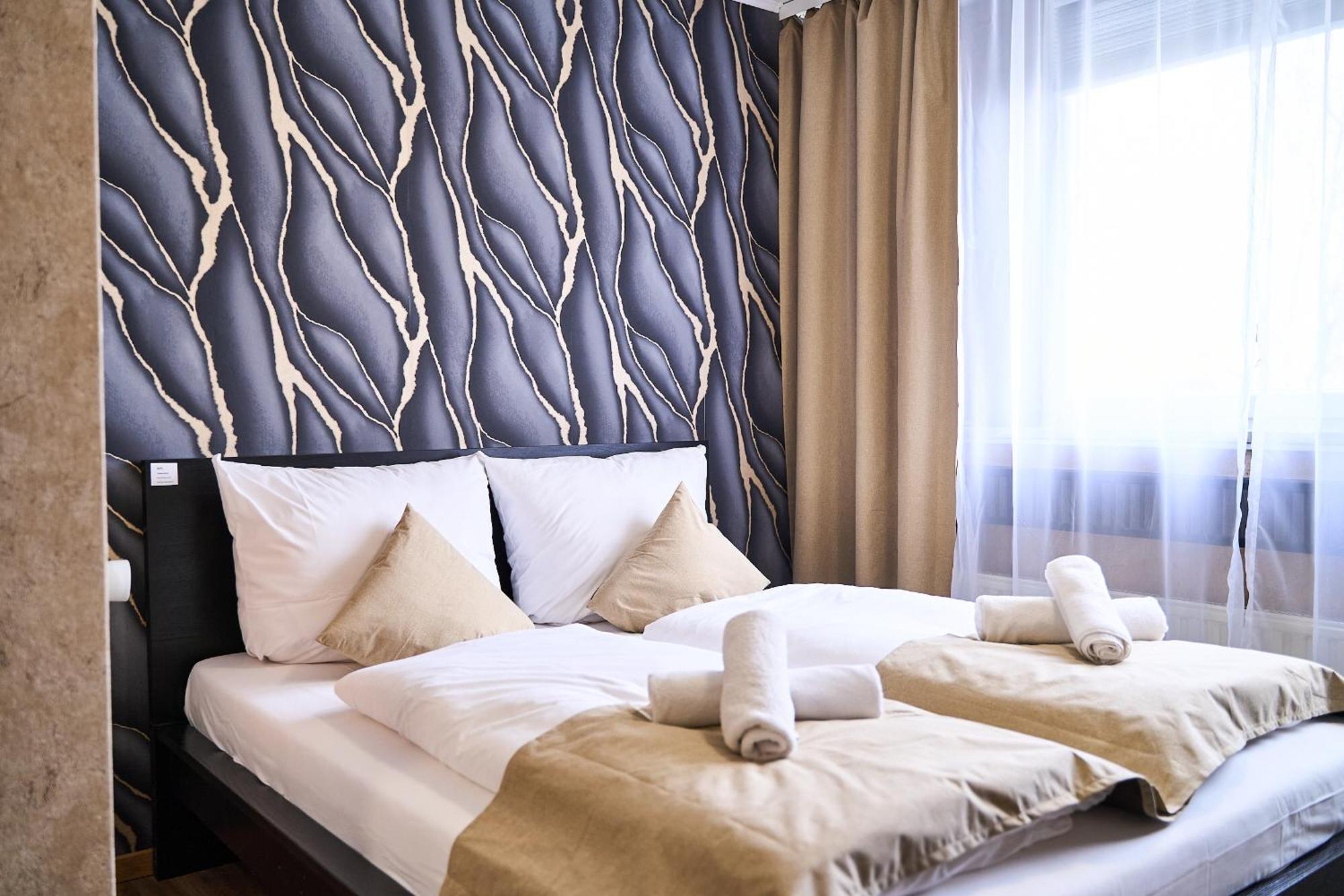 Hotel Maximo Pinneberg Bagian luar foto