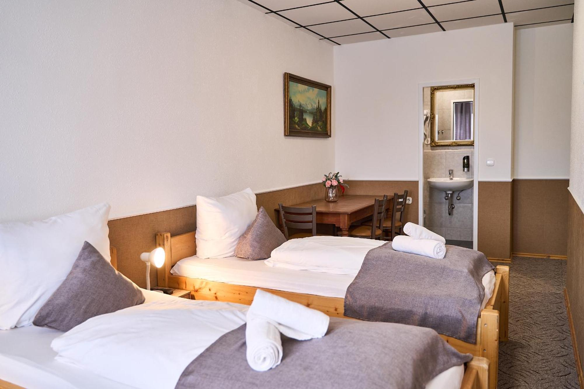 Hotel Maximo Pinneberg Bagian luar foto