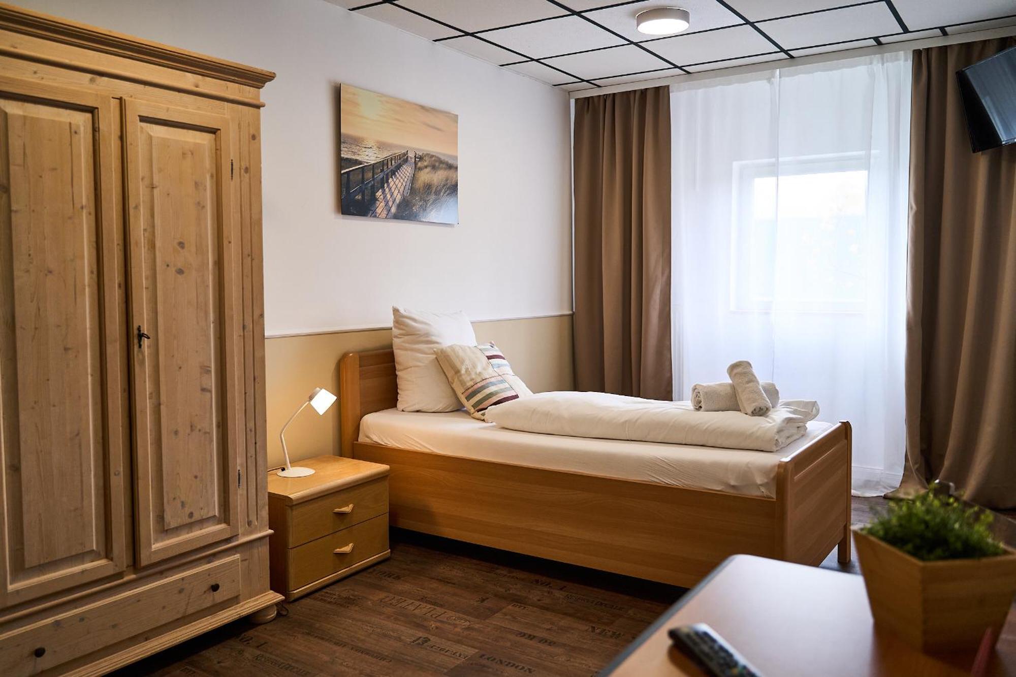 Hotel Maximo Pinneberg Bagian luar foto