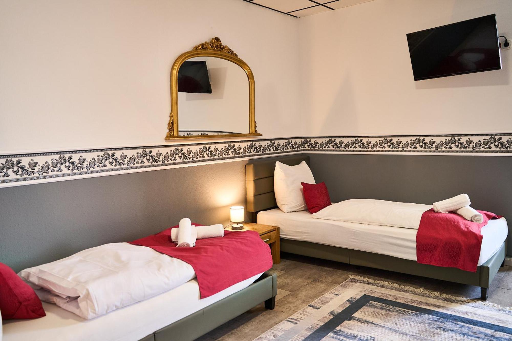 Hotel Maximo Pinneberg Bagian luar foto